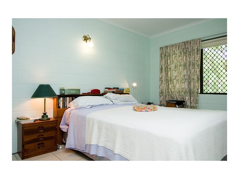 2 Karen Close, Woree QLD 4868