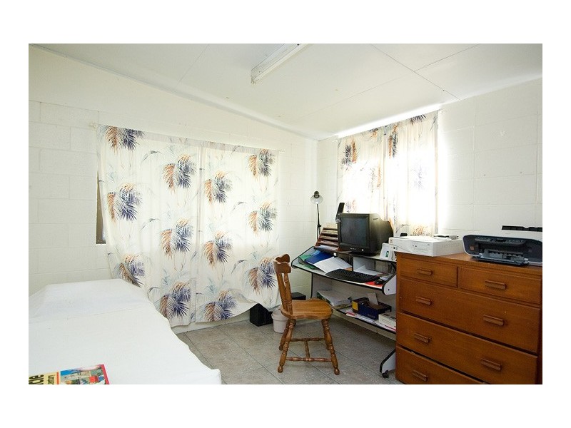 2 Karen Close, Woree QLD 4868