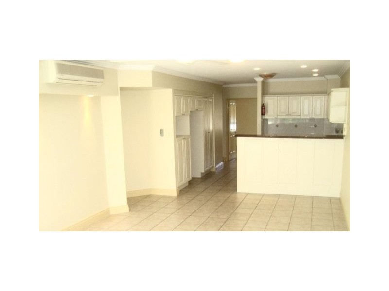 2/72 Kowinka, White Rock QLD 4868