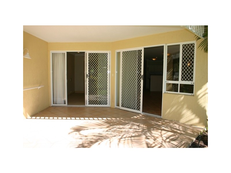 2/72 Kowinka, White Rock QLD 4868