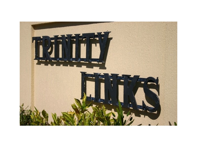 2/72 Kowinka, White Rock QLD 4868