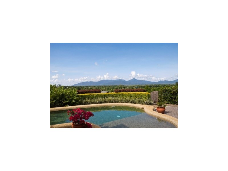 32 Guthrie Close, Bentley Park QLD 4869