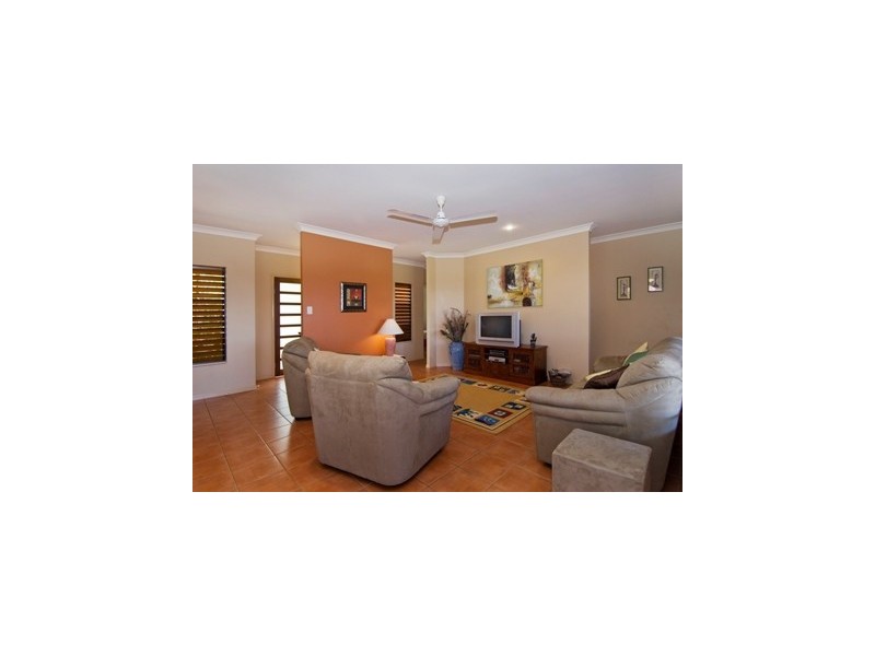 32 Guthrie Close, Bentley Park QLD 4869