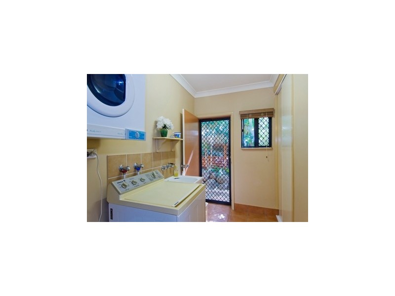 32 Guthrie Close, Bentley Park QLD 4869