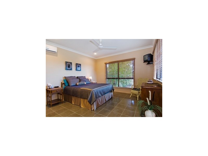 32 Guthrie Close, Bentley Park QLD 4869