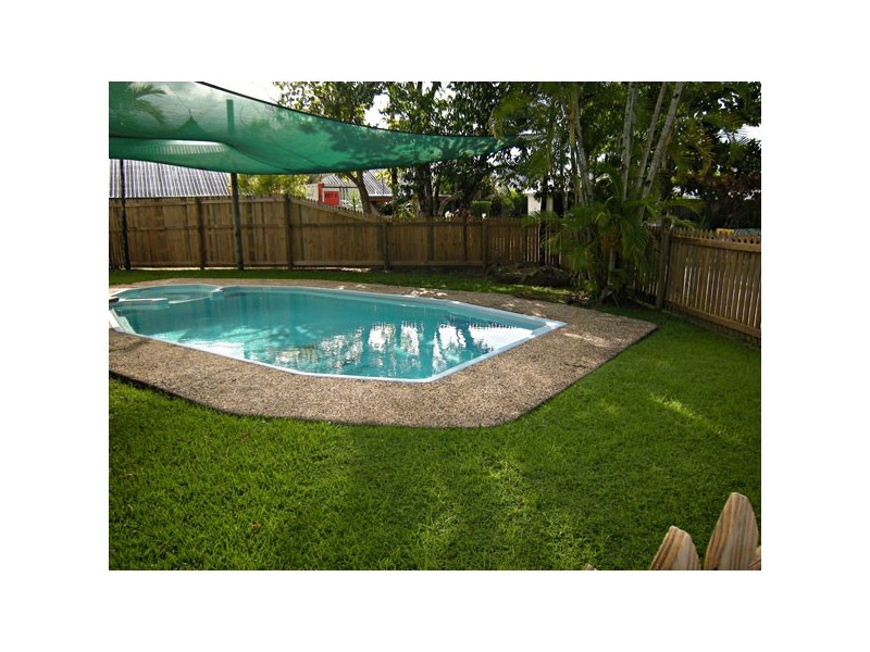 2/8 Maytown Close, Manoora QLD 4870