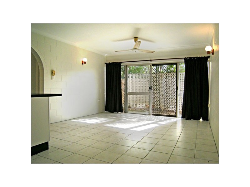 2/8 Maytown Close, Manoora QLD 4870