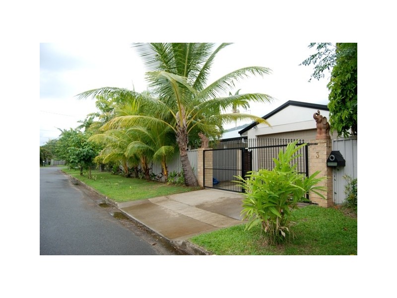 3 Morley Street, Manoora QLD 4870