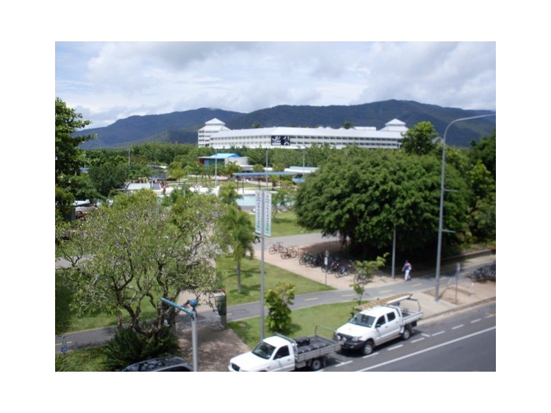 304/73 The Esplanade, Cairns QLD 4870