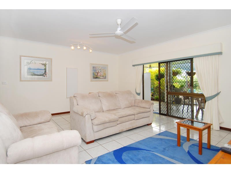 6 Redfern Place, Mooroobool QLD 4870