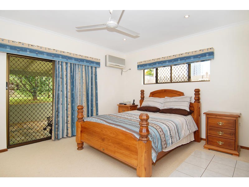6 Redfern Place, Mooroobool QLD 4870