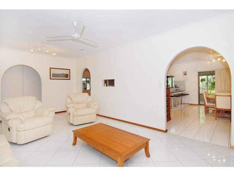 6 Redfern Place, Mooroobool QLD 4870