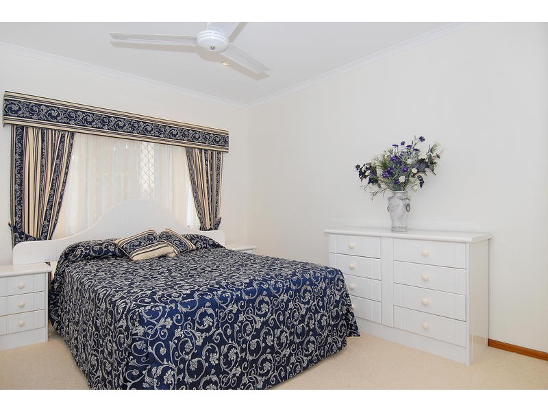 6 Redfern Place, Mooroobool QLD 4870