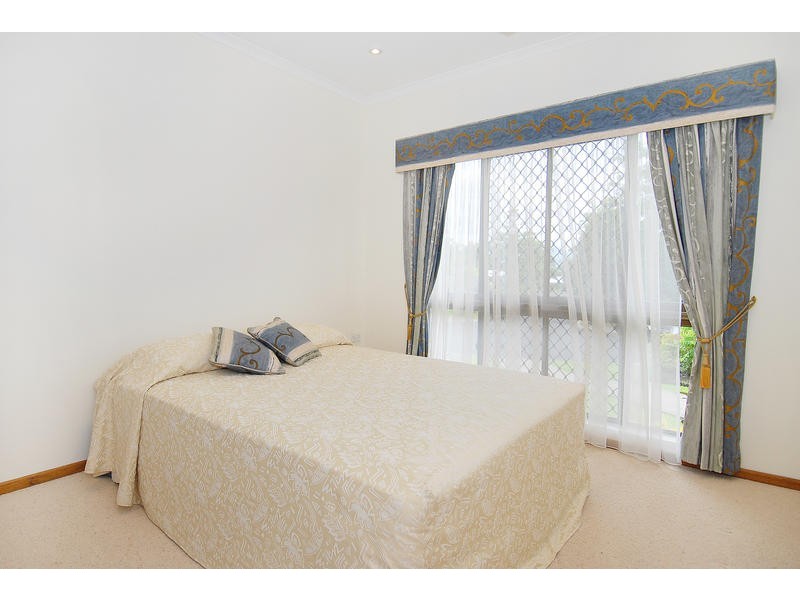 6 Redfern Place, Mooroobool QLD 4870