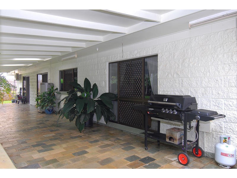 6 Redfern Place, Mooroobool QLD 4870