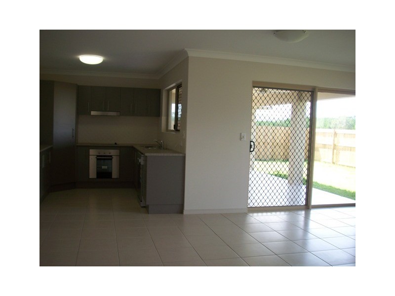60 Phoenix Street, White Rock QLD 4868