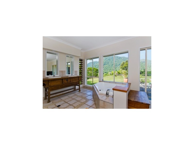 79 Currunda Close, Redlynch QLD 4870