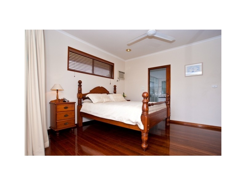 4 Dugong Close, Bentley Park QLD 4869