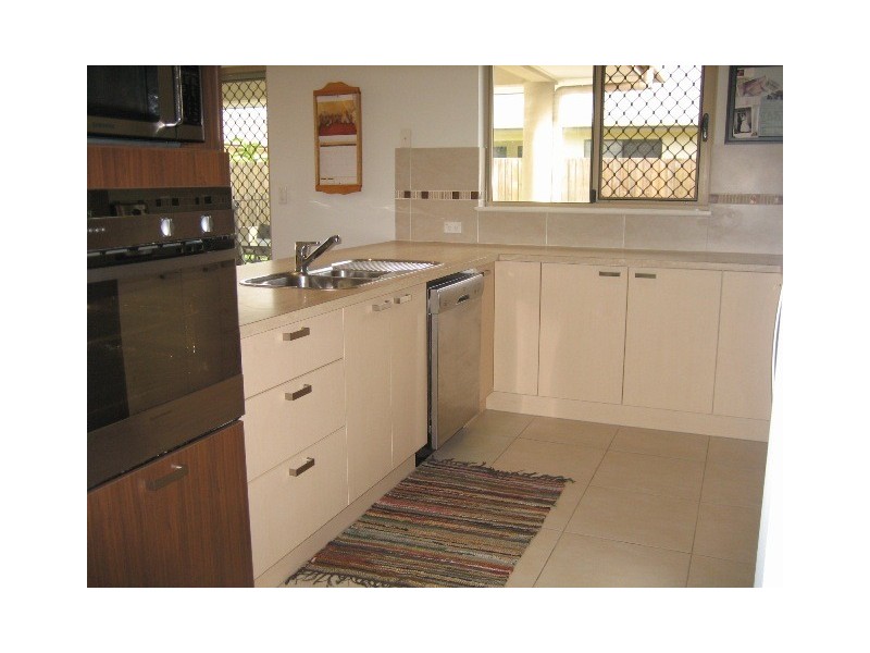 8 Cliffdale Street, Bentley Park QLD 4869