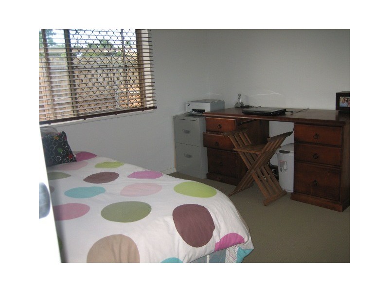 8 Cliffdale Street, Bentley Park QLD 4869