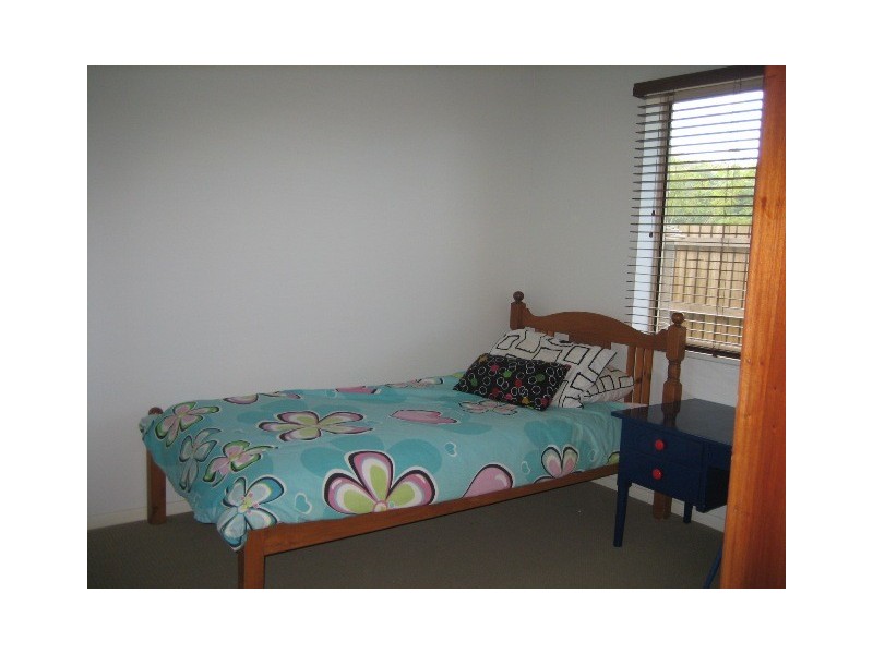8 Cliffdale Street, Bentley Park QLD 4869