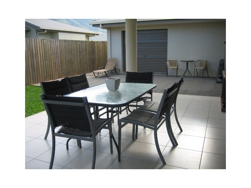8 Cliffdale Street, Bentley Park QLD 4869