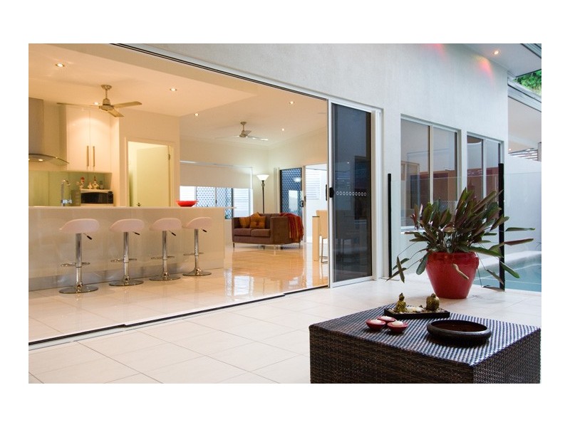 2 Carmelo Close, Whitfield QLD 4870