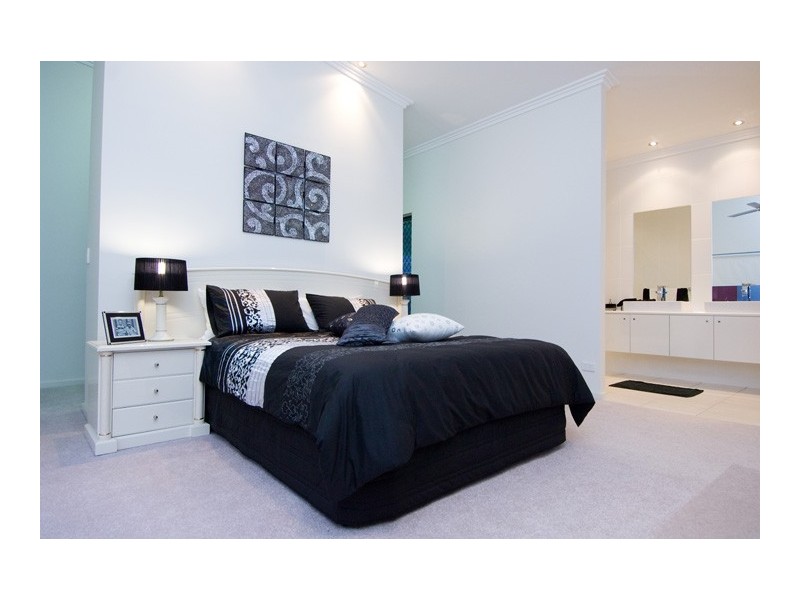 2 Carmelo Close, Whitfield QLD 4870