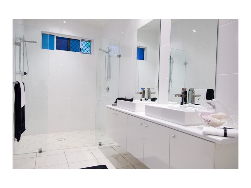 2 Carmelo Close, Whitfield QLD 4870
