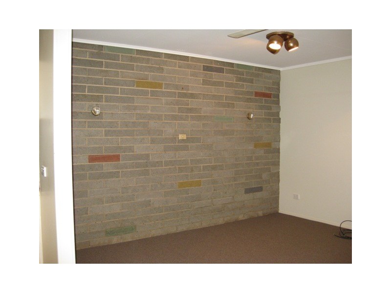 430 McCoombe Street, Mooroobool QLD 4870