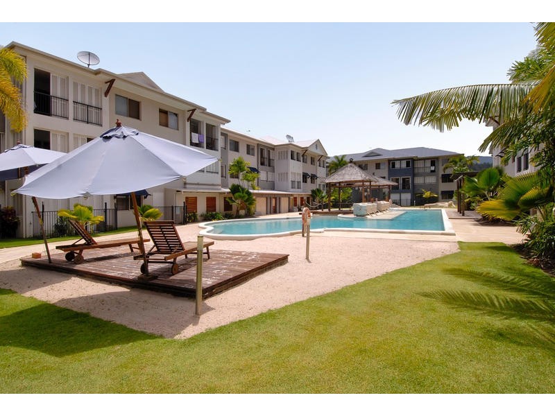 Unit 225 ”Whitfield Waters”, Manoora QLD 4870