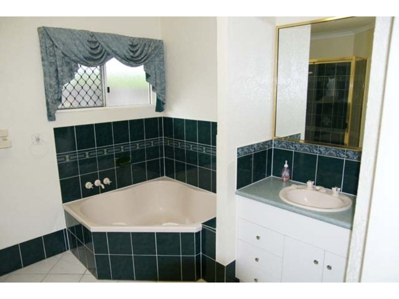 2 Jitta Close, Mount Sheridan QLD 4868