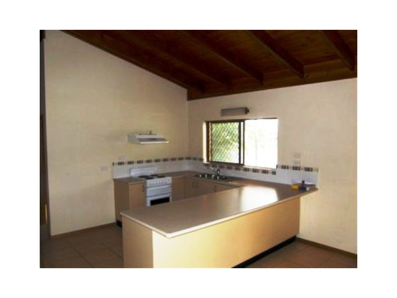 32 Shannon Drive, Woree QLD 4868