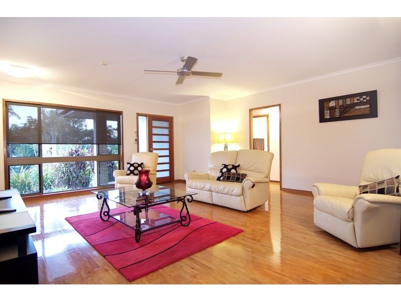 10 Caesar Close, Mooroobool QLD 4870