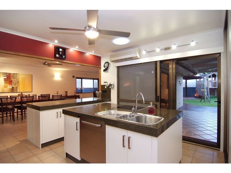 10 Caesar Close, Mooroobool QLD 4870