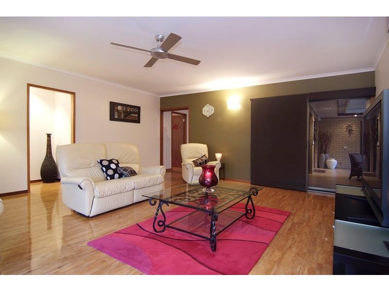 10 Caesar Close, Mooroobool QLD 4870