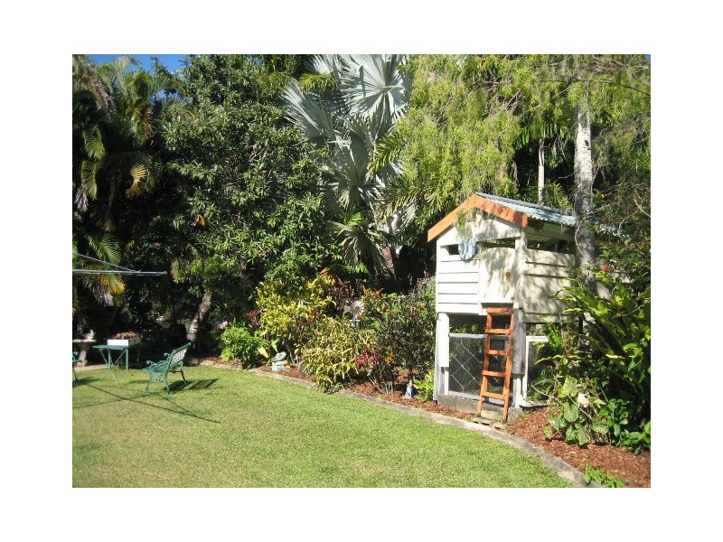 5 Carnation Drive, Mooroobool QLD 4870