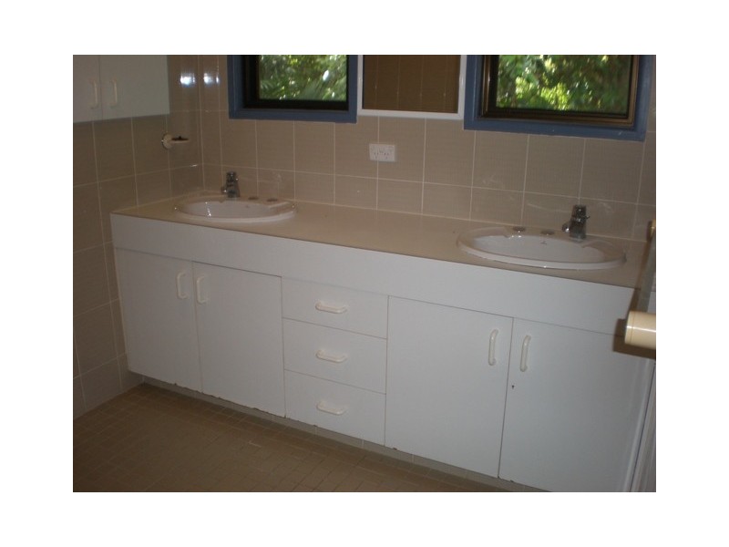 7 Crest Close, Bayview Heights QLD 4868