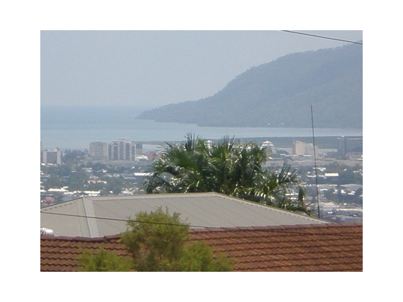 7 Crest Close, Bayview Heights QLD 4868