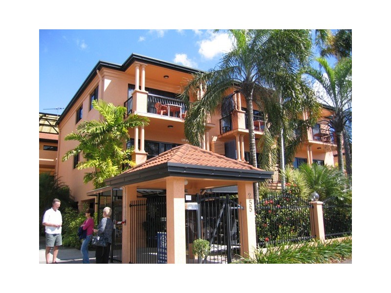 8/255 Lake Street, Cairns North QLD 4870