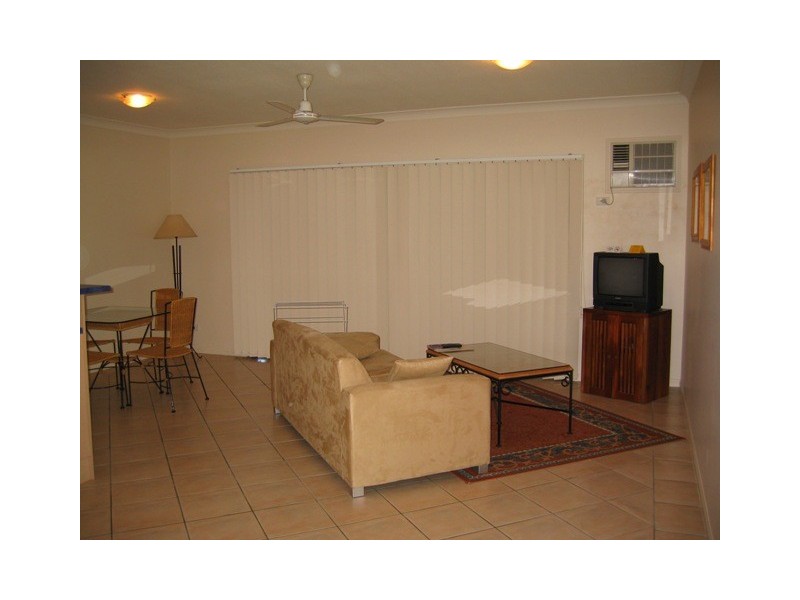 8/255 Lake Street, Cairns North QLD 4870