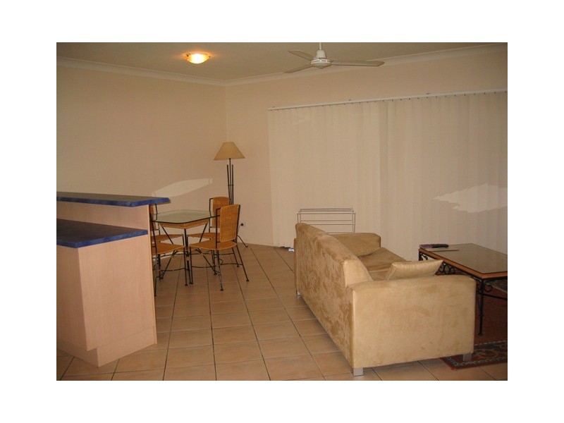 8/255 Lake Street, Cairns North QLD 4870