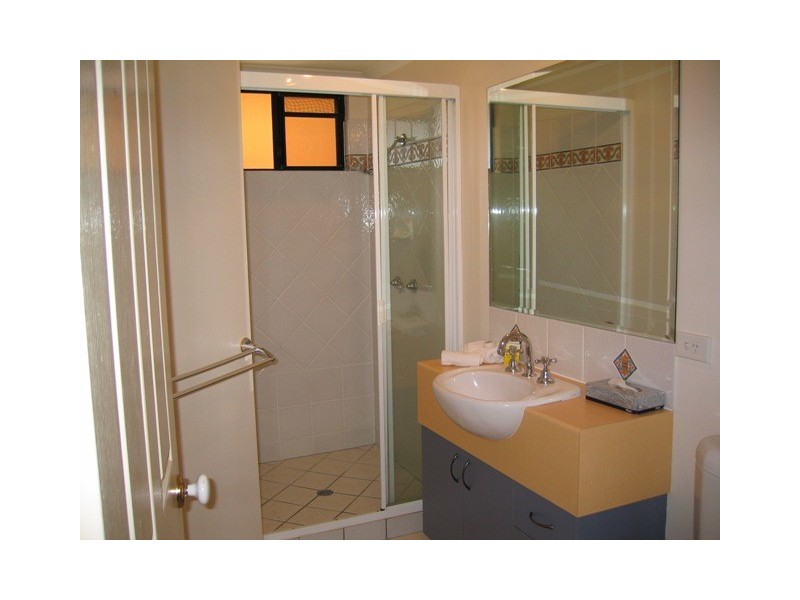 8/255 Lake Street, Cairns North QLD 4870