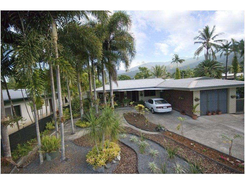 17 Carnation Drive, Mooroobool QLD 4870