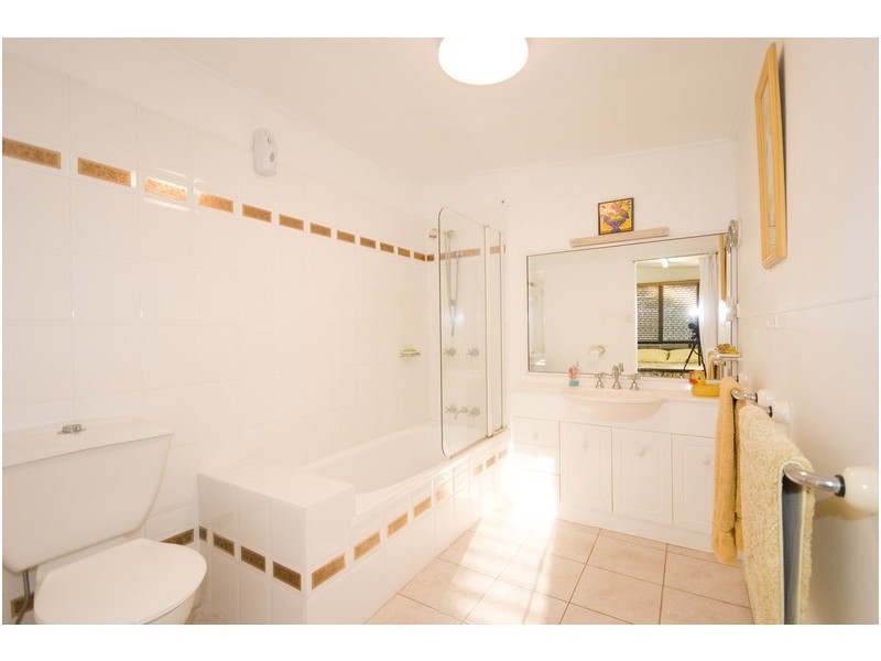 17 Carnation Drive, Mooroobool QLD 4870