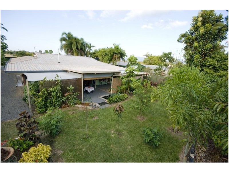 17 Carnation Drive, Mooroobool QLD 4870