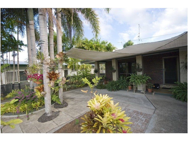 17 Carnation Drive, Mooroobool QLD 4870