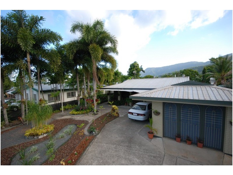 17 Carnation Drive, Mooroobool QLD 4870