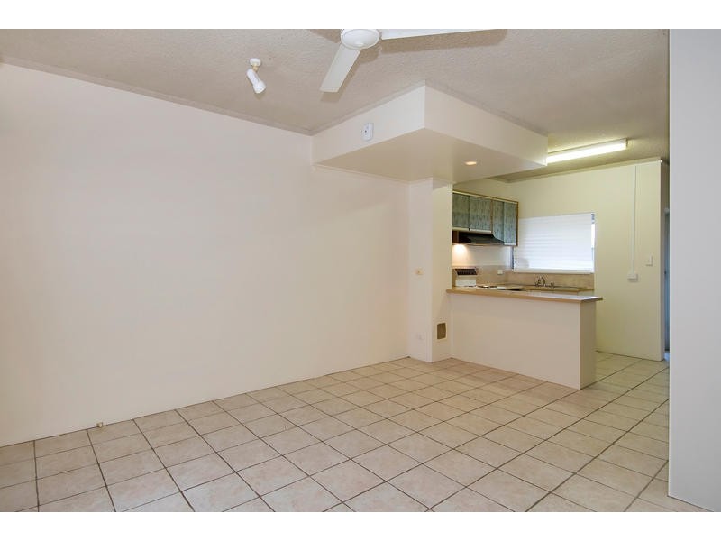 10/11 Brown Street, Woree QLD 4868