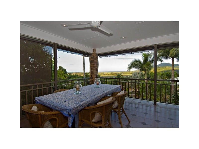 38 Eugenia Crescent, Redlynch QLD 4870